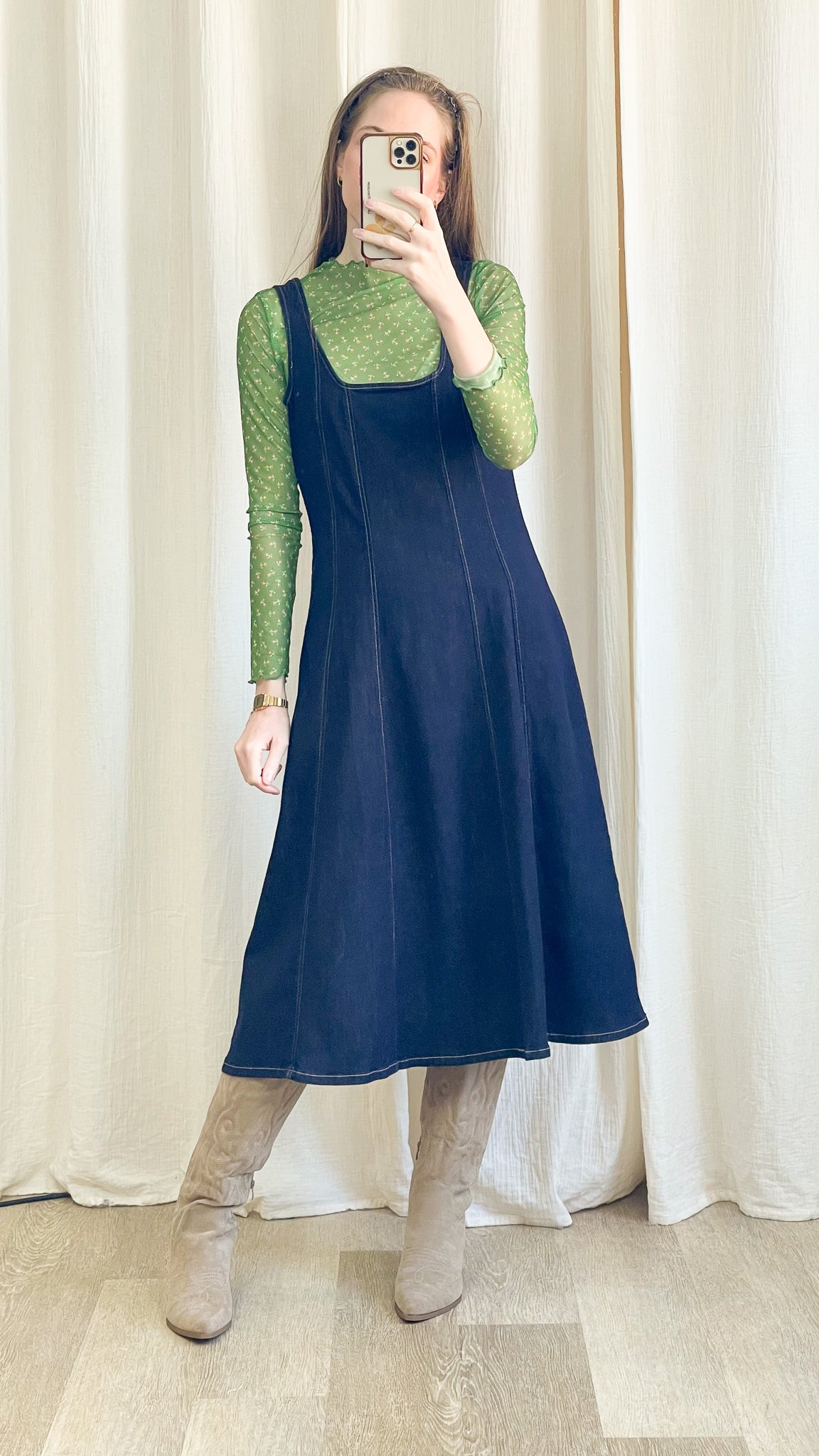 Robe Lisa - Robe chasuble en denim bleu marine coupe évasée