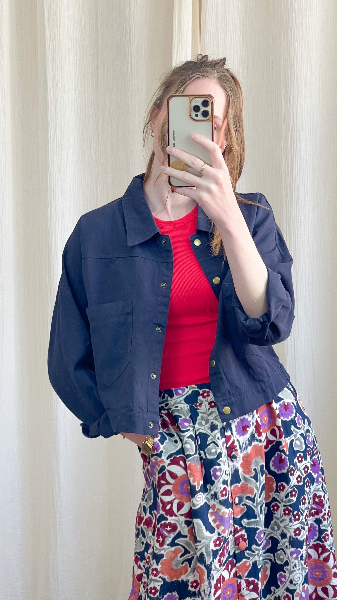 Veste Lexi – Veste courte femme casual chic à boutons dorés