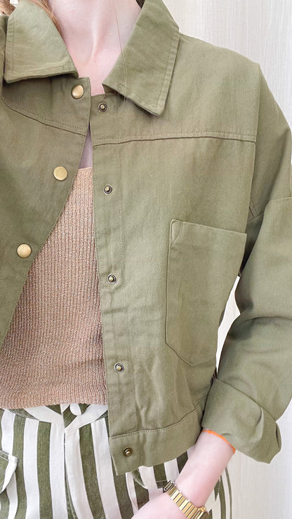 Veste Lexi – Veste courte femme casual chic à boutons dorés
