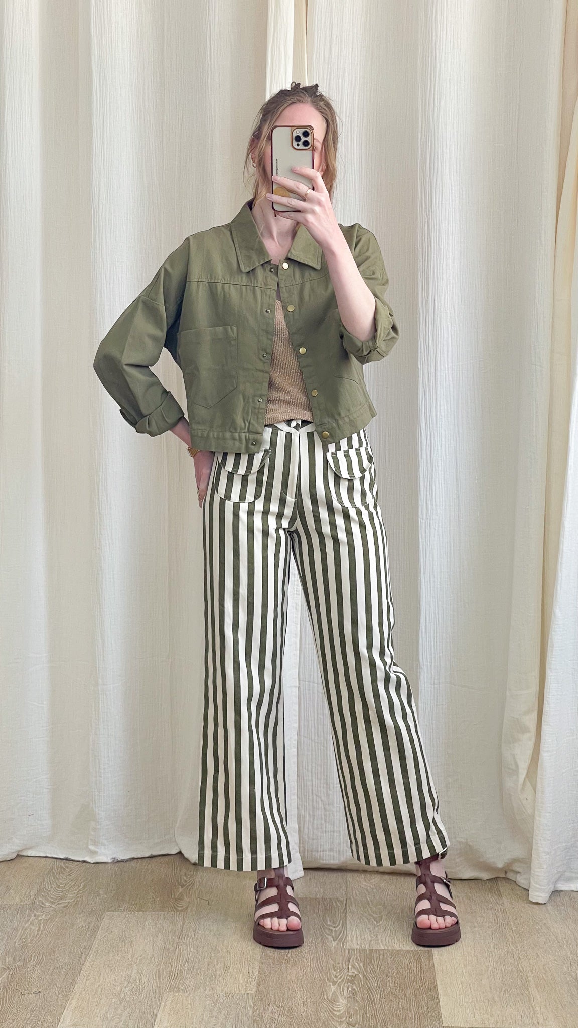 Pantalon Adèle – Pantalon rayé vert et écru coupe droite