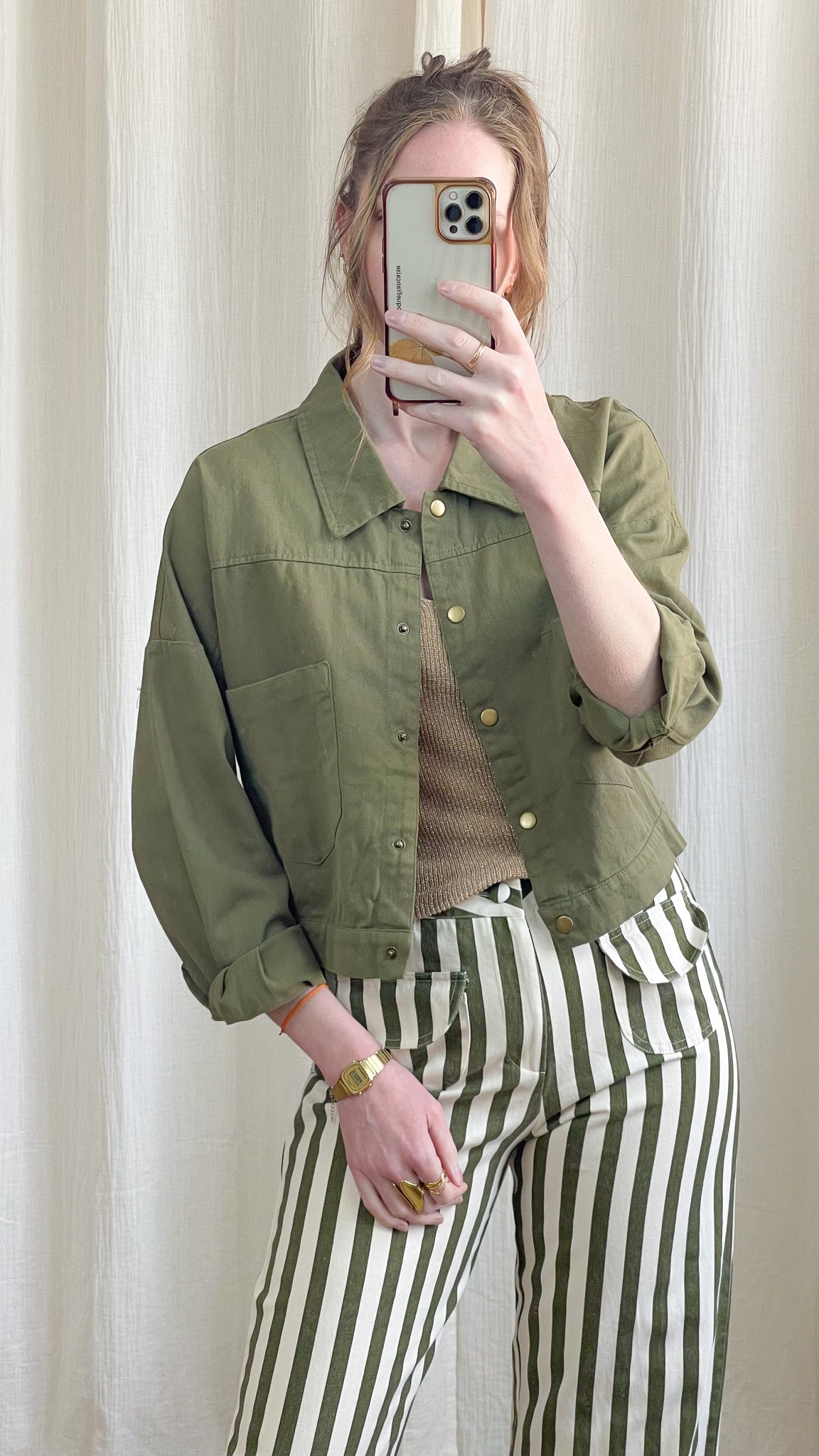 Veste Lexi – Veste courte femme casual chic à boutons dorés
