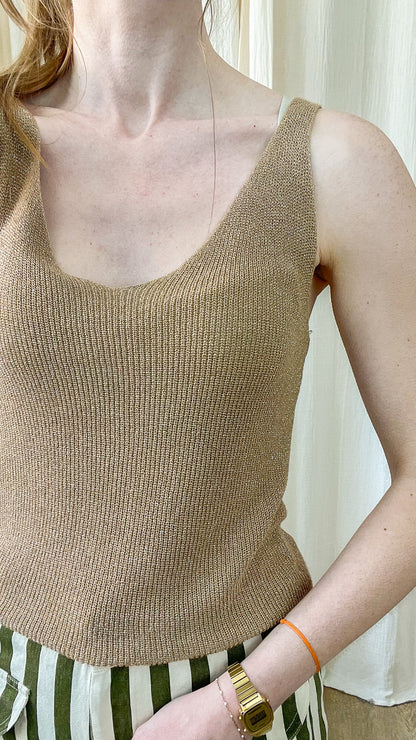 Top débardeur doré paillettes maille lurex fine femme, décolleté arrondi coupe ajustée style élégant été