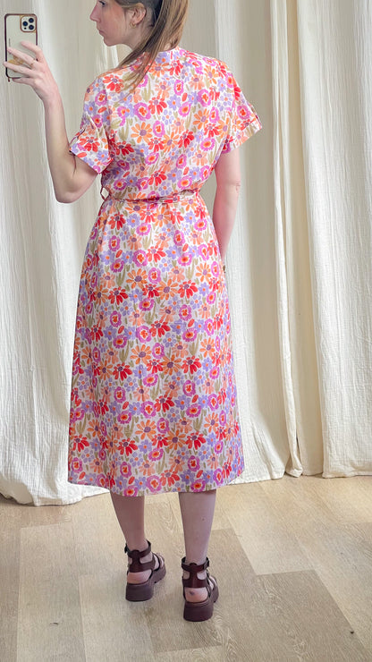 Robe Mel – Robe chemise midi imprimé floral coloré ceinturée