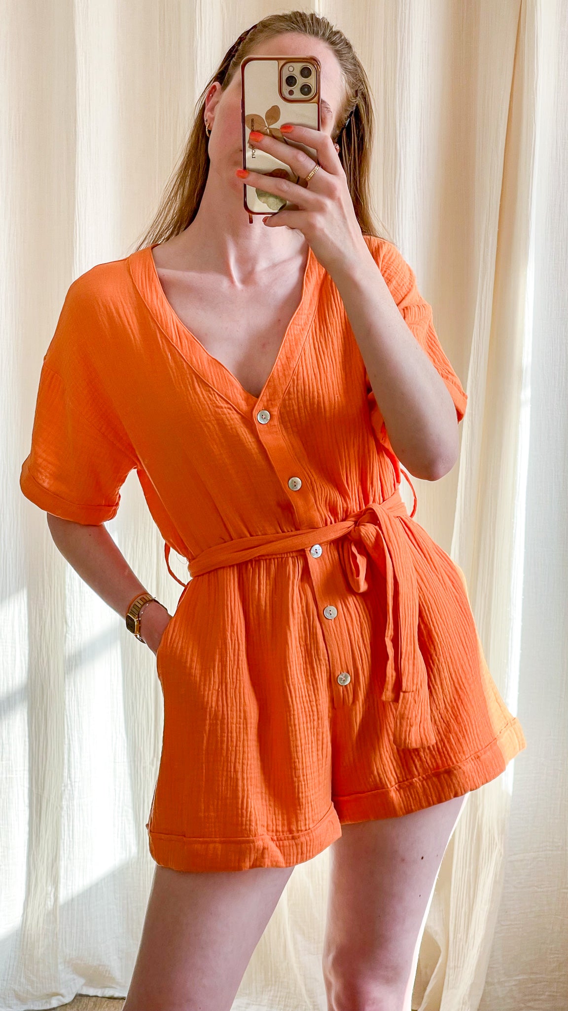 Combishort orange femme coupe fluide ceinturée boutons nacre manches courtes style été décontracté