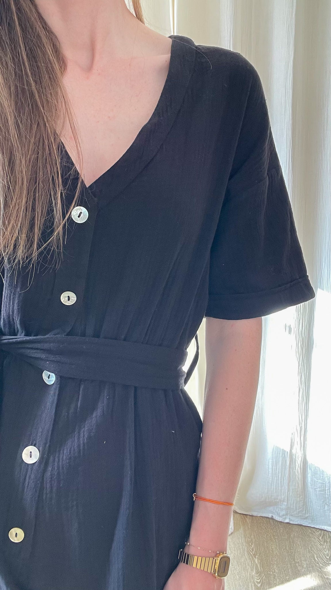 Combishort noir Cia femme col V boutons nacre manches courtes ceinture taille mode été