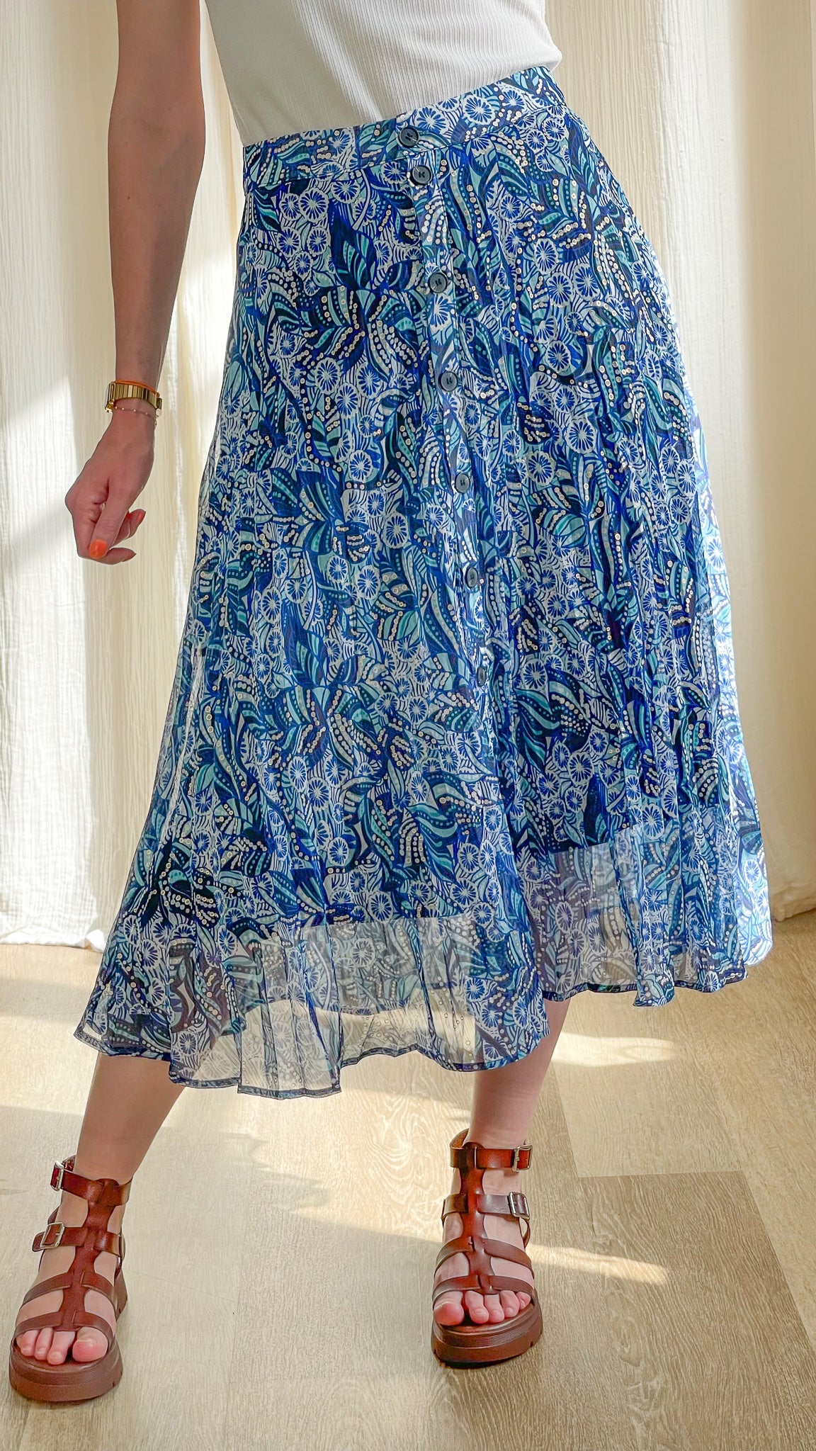 Jupe longue Mira fluide bleu imprimé floral bohème avec boutons devant et volant bas femme été