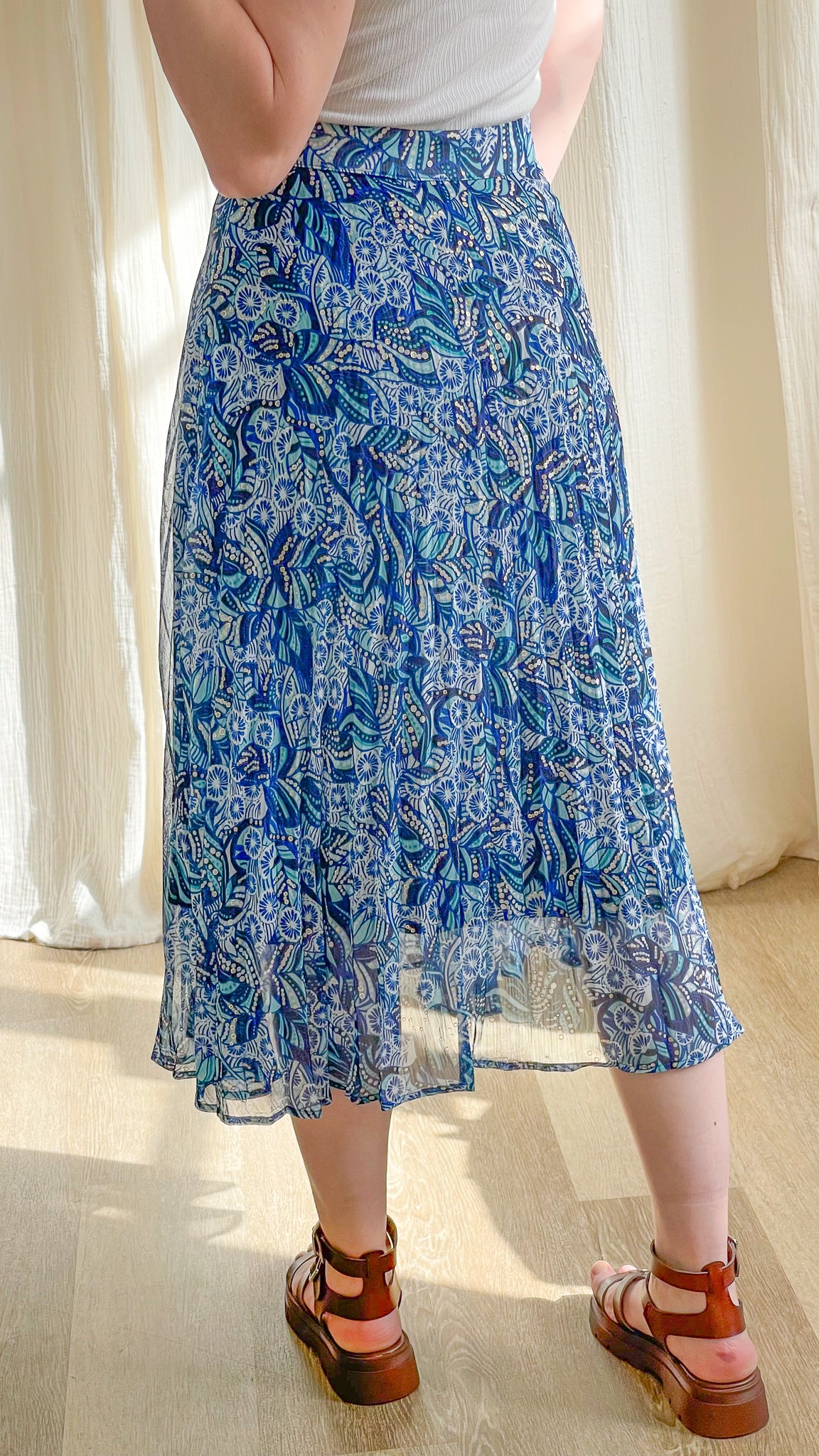 Jupe midi Mira fluide bleu imprimé floral bohème femme avec superposition voile transparent