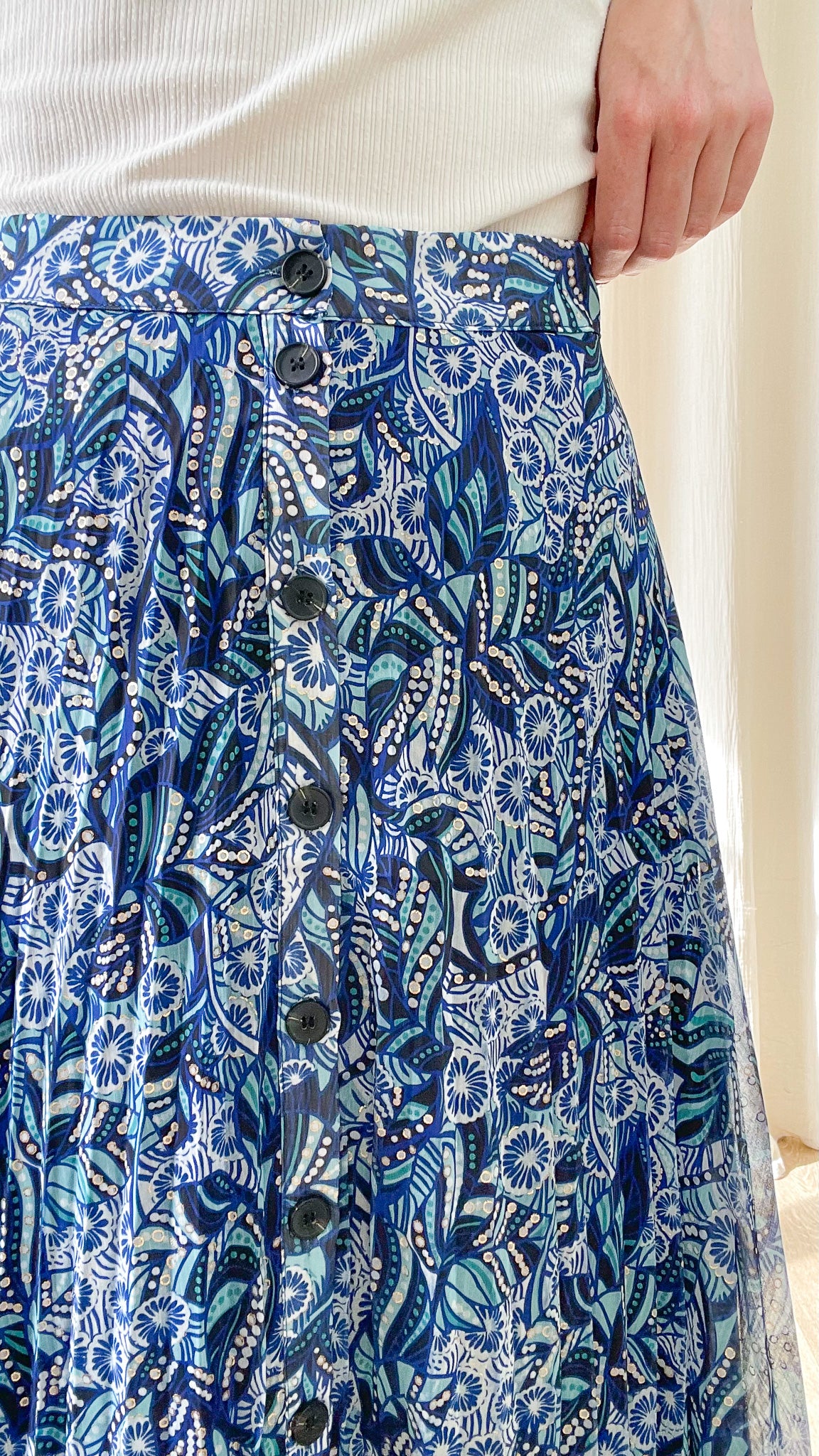 Jupe longue Mira bleu imprimé floral bohème avec boutons décoratifs femme tendance été