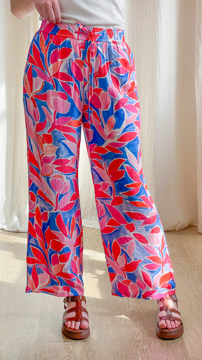 Pantalon large fluide imprimé floral bleu et rose style tropical femme été taille élastique cordon