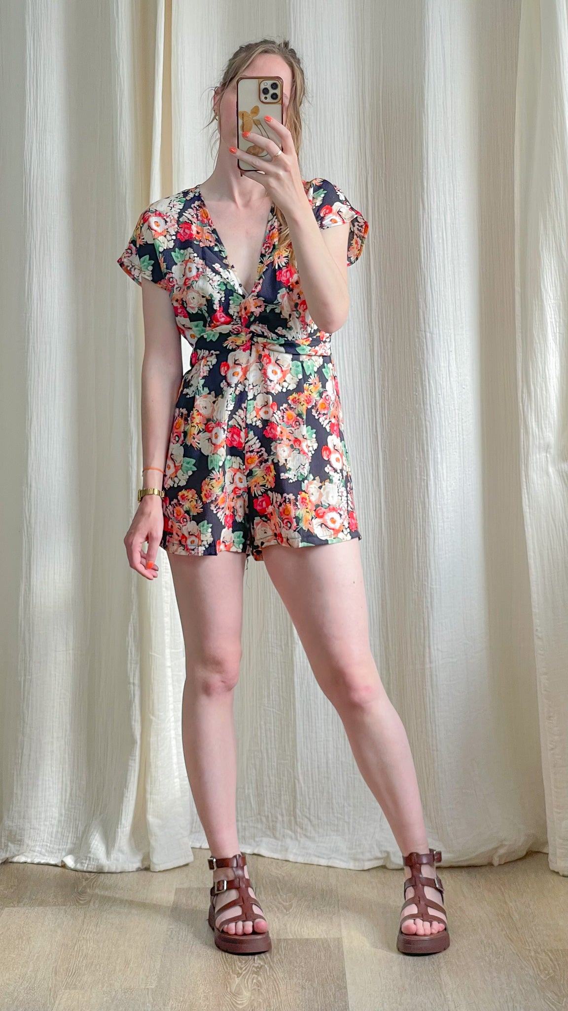 Combishort Leslie fleurie multicolore col V profond manches courtes style bohème chic femme été