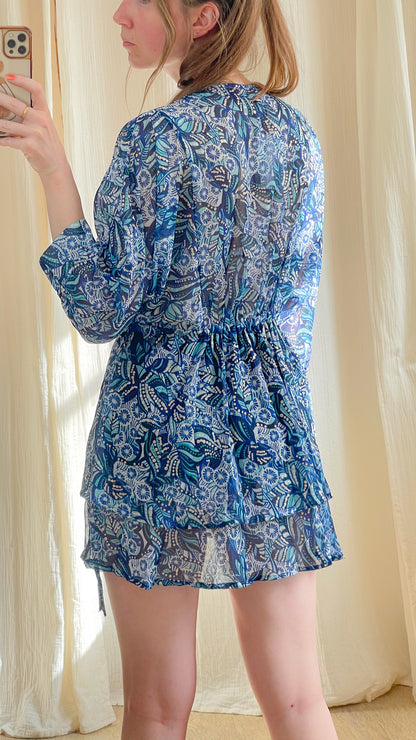 Robe Mira bleue imprimé floral bohème manches longues femme, coupe fluide avec taille élastiquée
