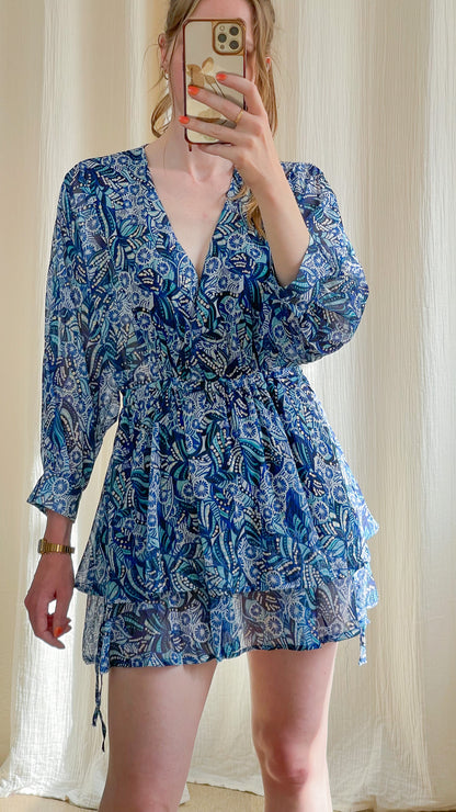 Robe Mira bleue imprimé tropical manches longues col V profond style bohème chic femme