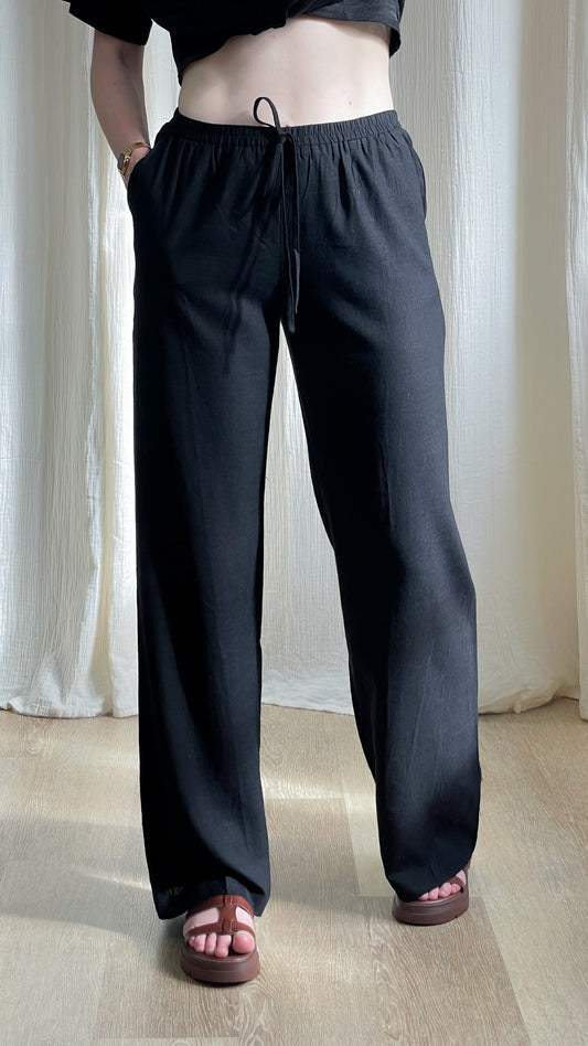 Pantalon large noir fluide taille élastiquée avec lien à nouer femme style décontracté chic