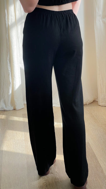 Pantalon large noir fluide taille élastiquée femme coupe ample confortable style minimaliste