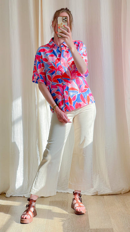 Chemisier Maya imprimé floral bleu rose manches courtes coupe fluide, blouse colorée été femme