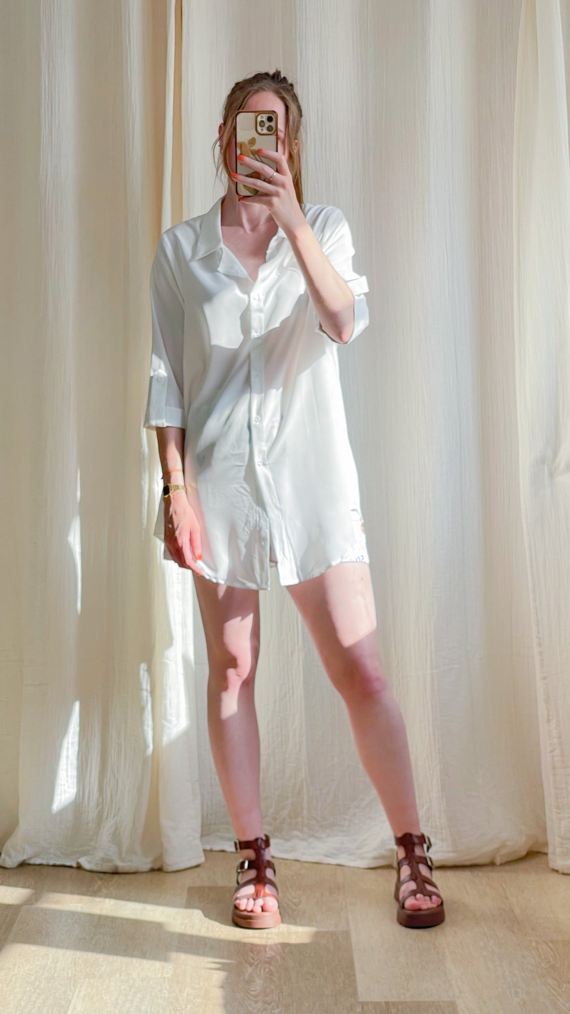 Chemise Aya blanche satinée oversize manches courtes, blouse fluide légère style minimaliste femme été