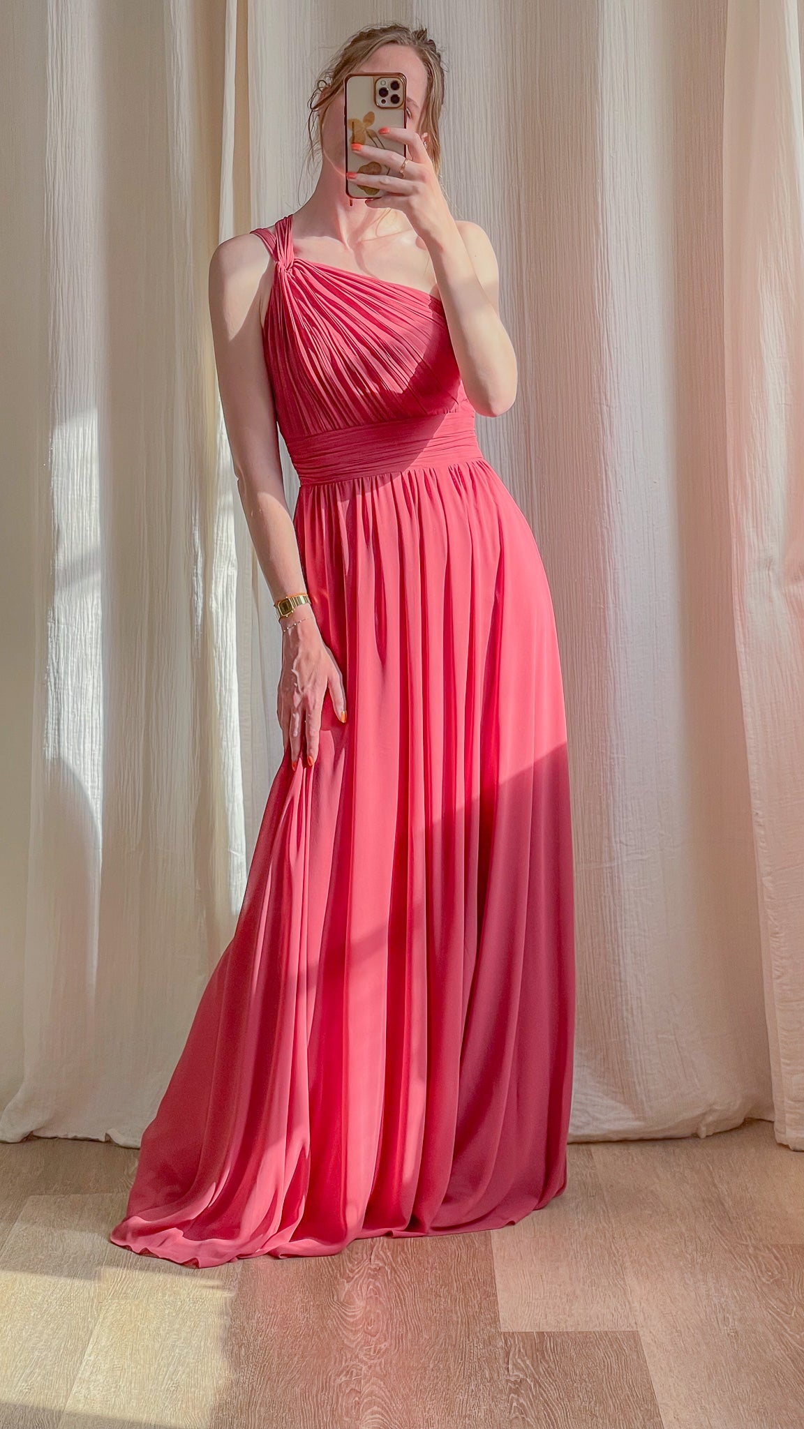 Robe longue corail asymétrique une épaule en mousseline plissée pour mariage invitée femme