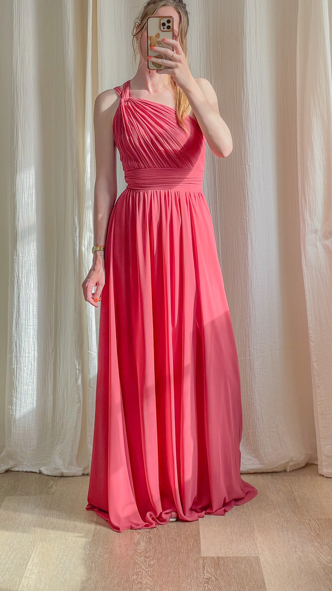 Robe longue corail asymétrique une épaule en mousseline plissée pour mariage invitée femme