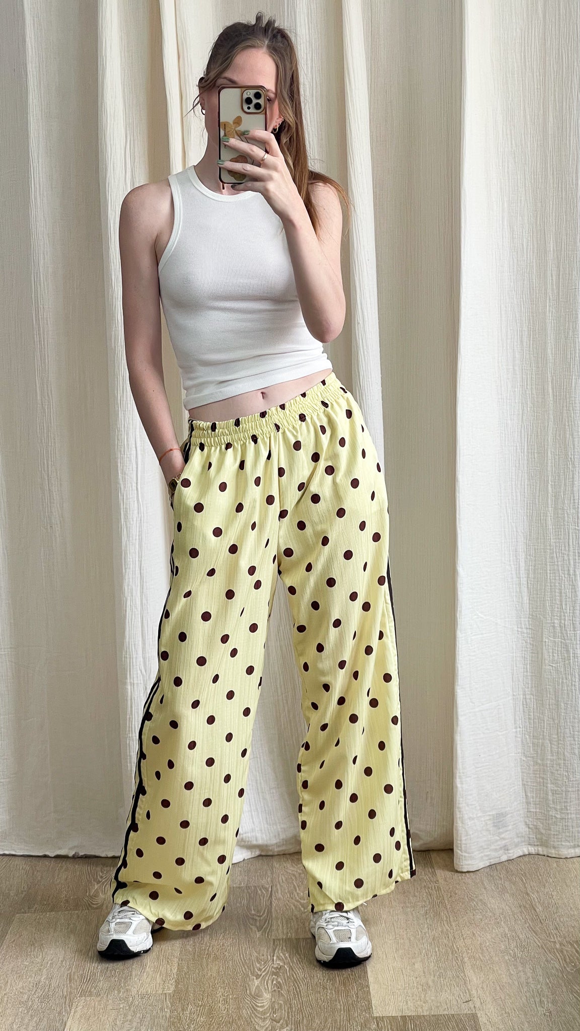 Pantalon large Doti jaune pâle à pois marron avec bande latérale noire style décontracté femme