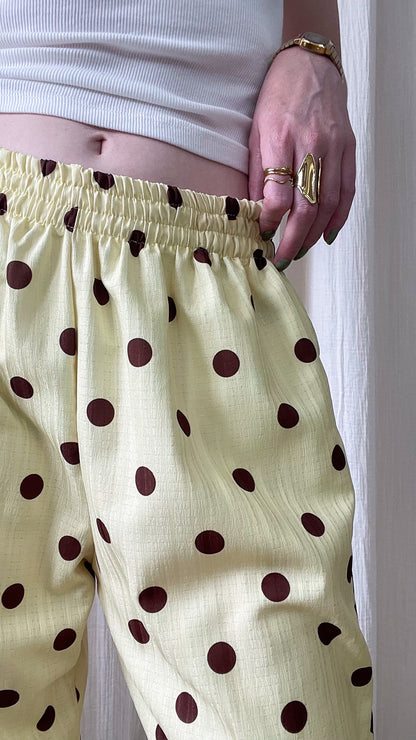 Pantalon fluide jaune pâle à pois marron taille élastique style rétro femme