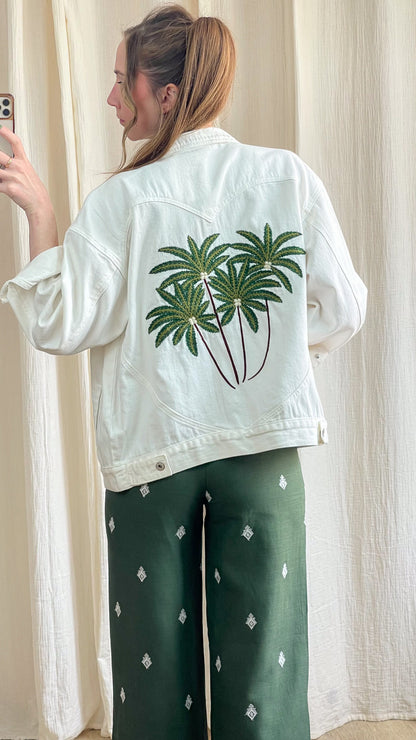 Veste en jean blanc oversize broderie palmiers verts dos femme style tropical Palm Springs