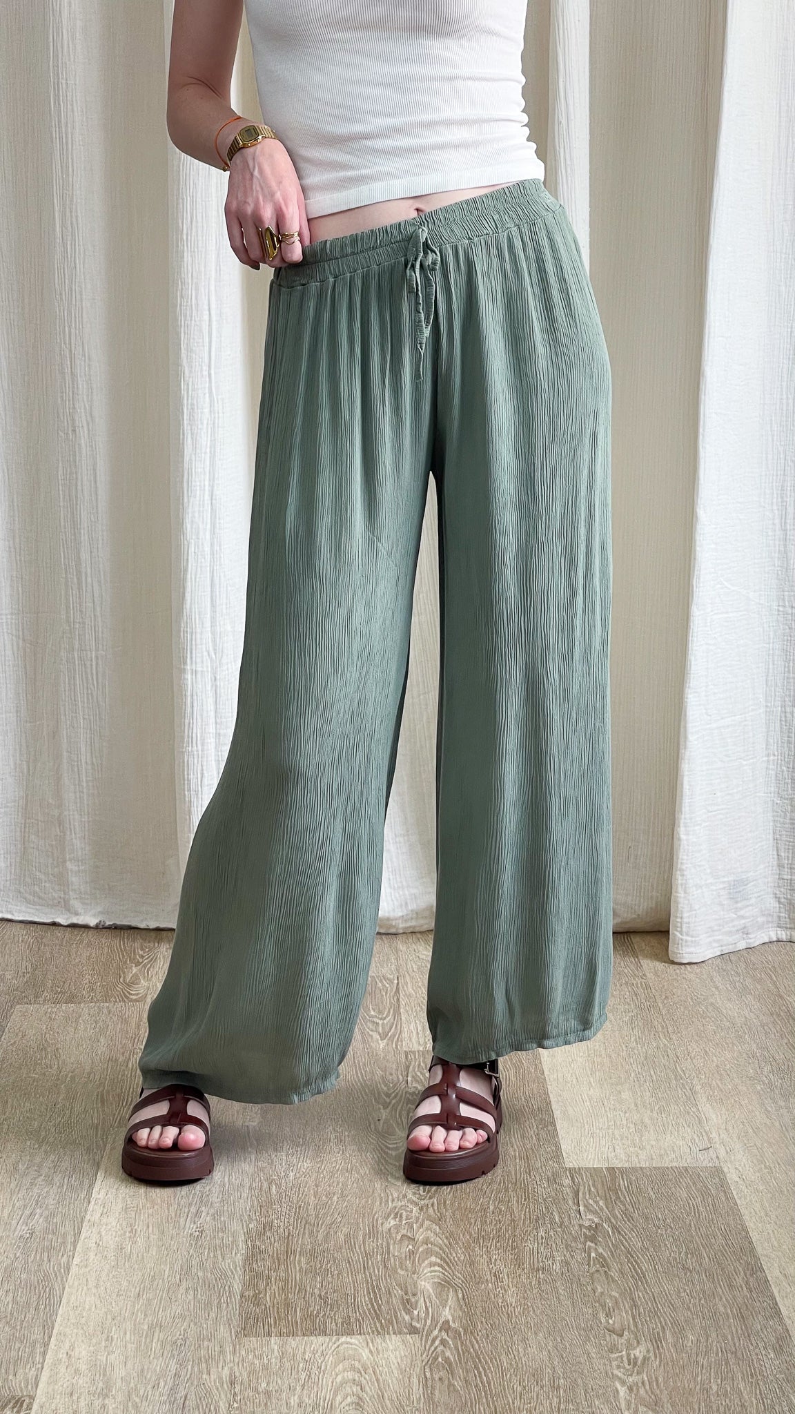 Pantalon large fluide vert sauge taille élastique avec lien femme style bohème décontracté