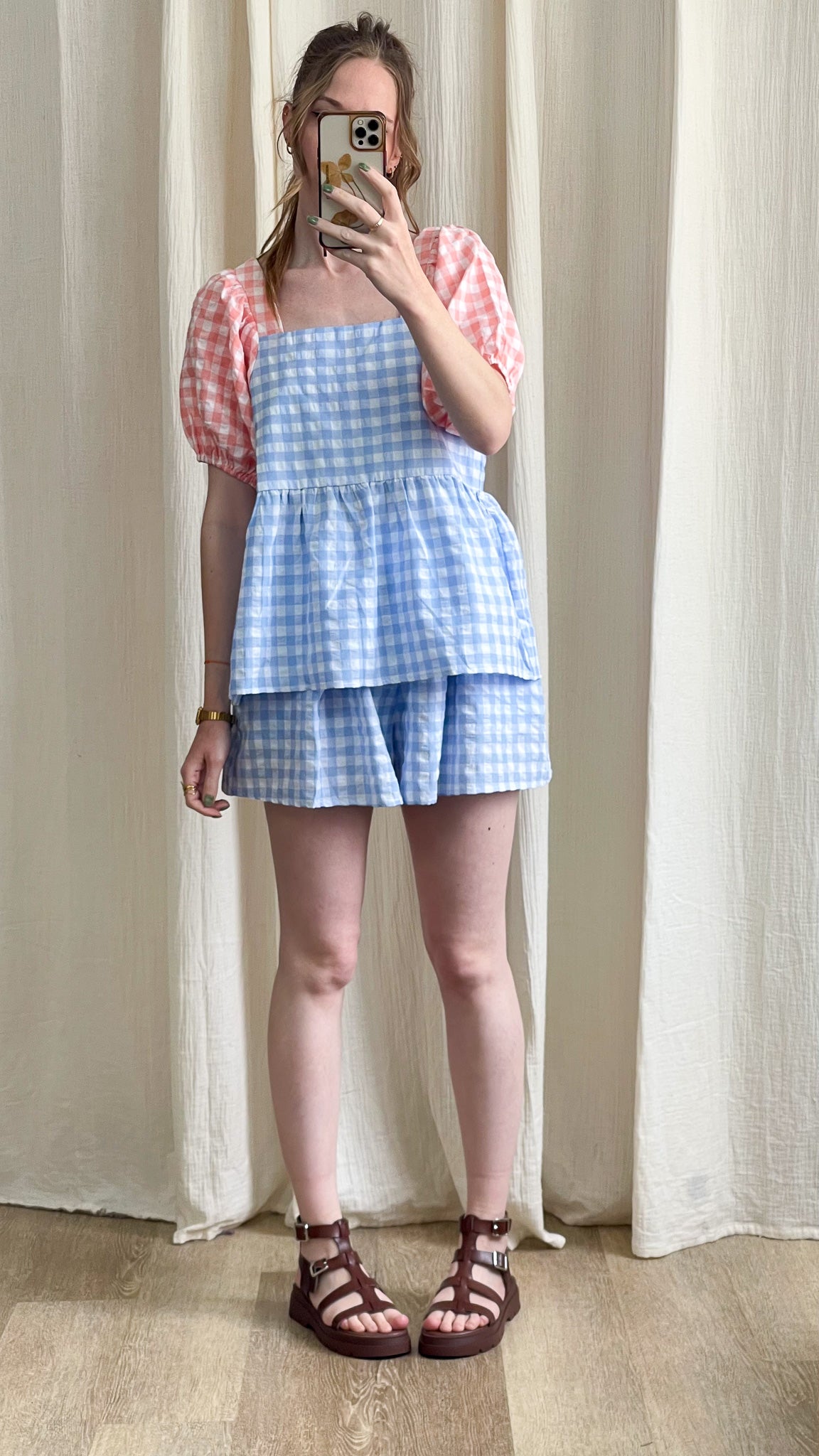 Short vichy bleu ciel taille haute femme avec top assorti à manches bouffantes roses, ensemble coton été tendance