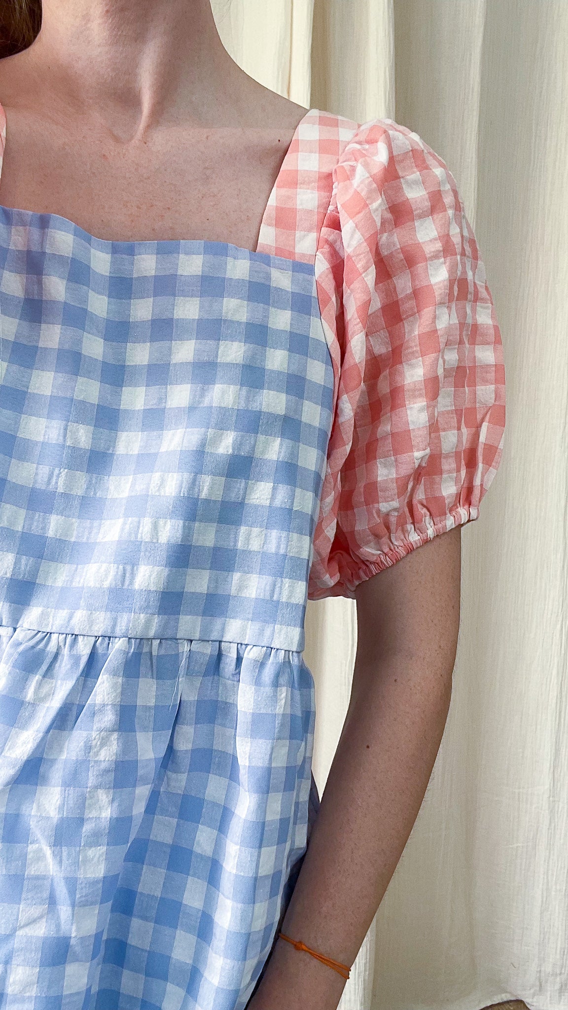 Blouse vichy bicolore bleu et rose manches ballons courtes col carré femme style cottage