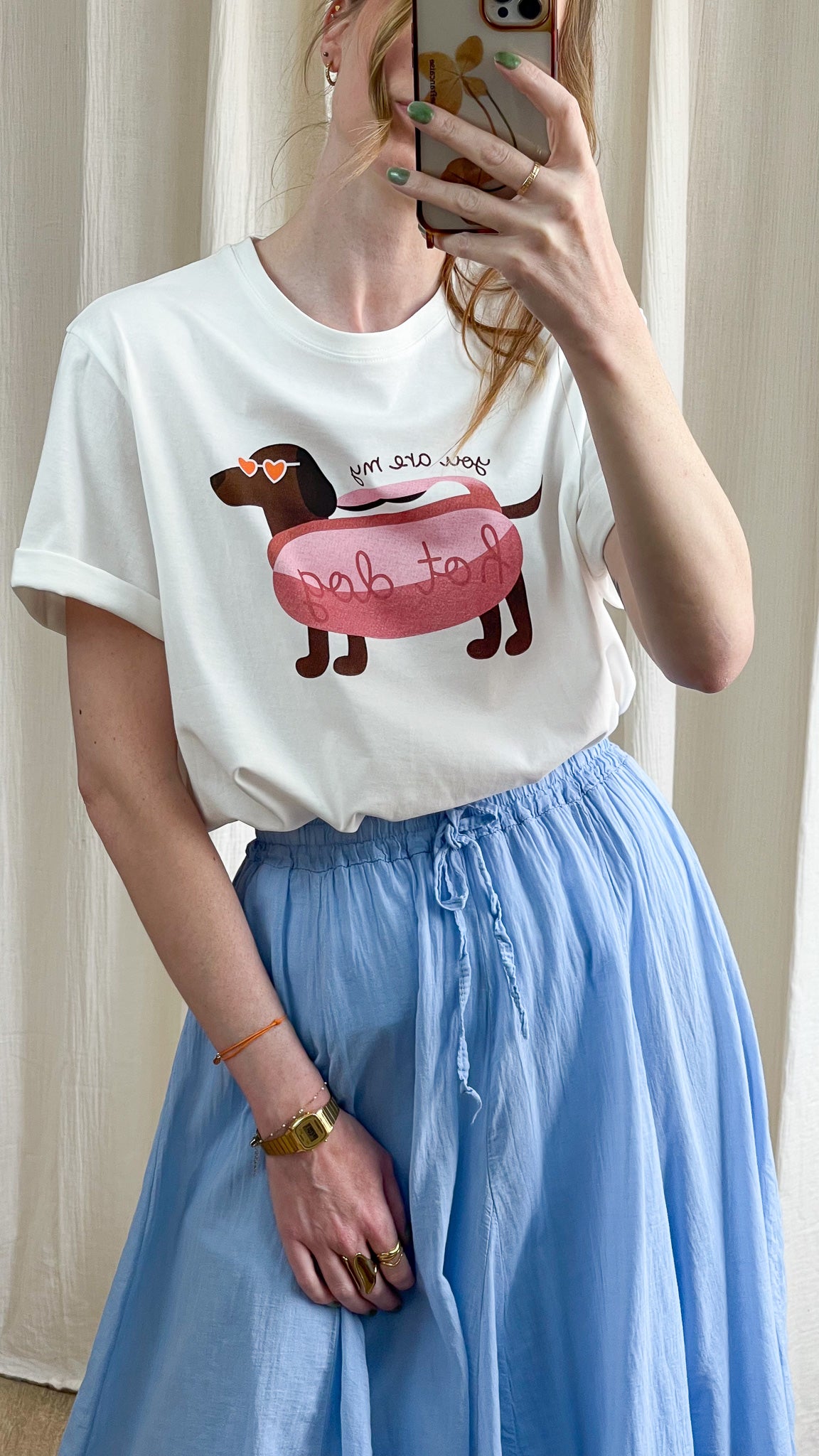 T-shirt blanc femme imprimé teckel hot dog humoristique, coupe droite décontractée style casual été