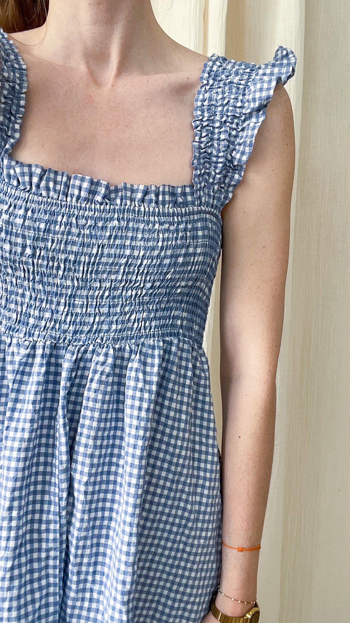 Robe Elisabeth vichy bleu et blanc à smocks et bretelles volantées style cottage femme été