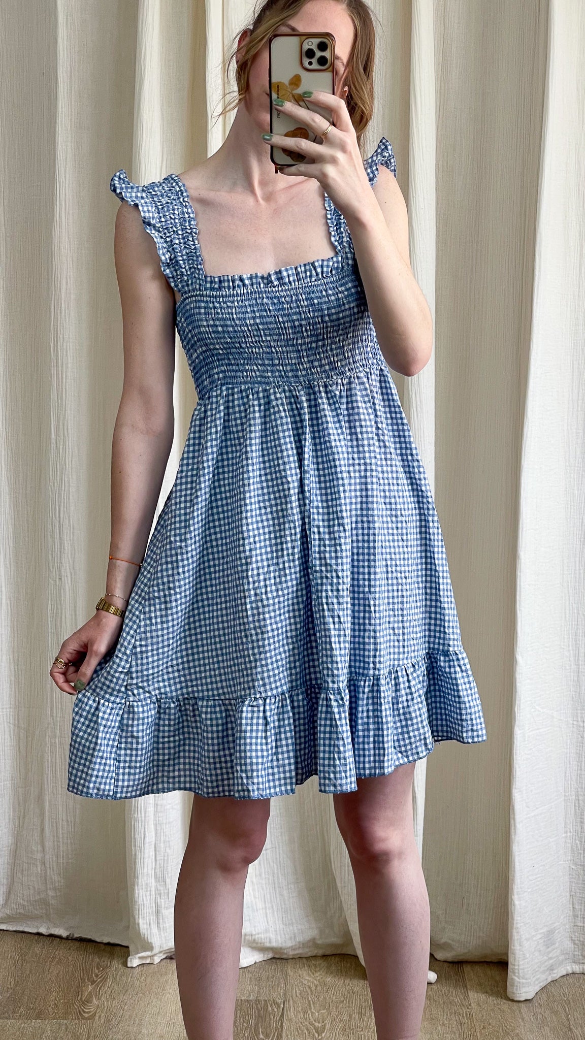 Robe Elisabeth vichy bleu et blanc à smocks et volants style cottage femme été