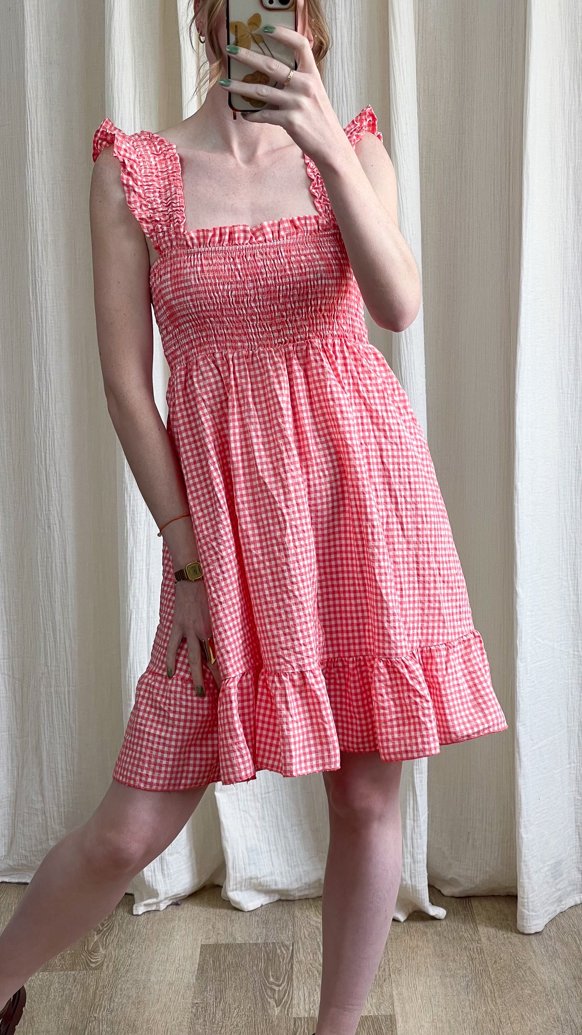 Robe Elisabeth vichy rose et blanc à smocks avec bretelles froncées et volant bas style cottage femme été