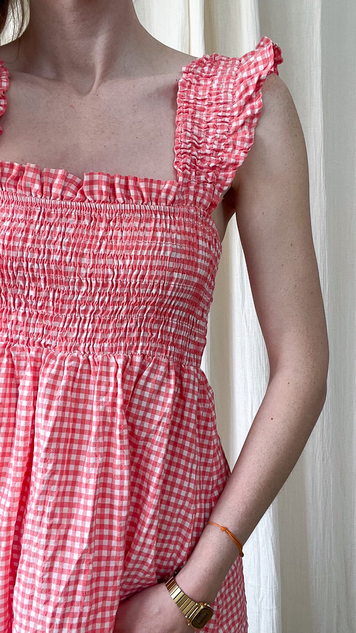 Robe Elisabeth vichy rouge et blanc à smocks et bretelles volantées style cottage femme été