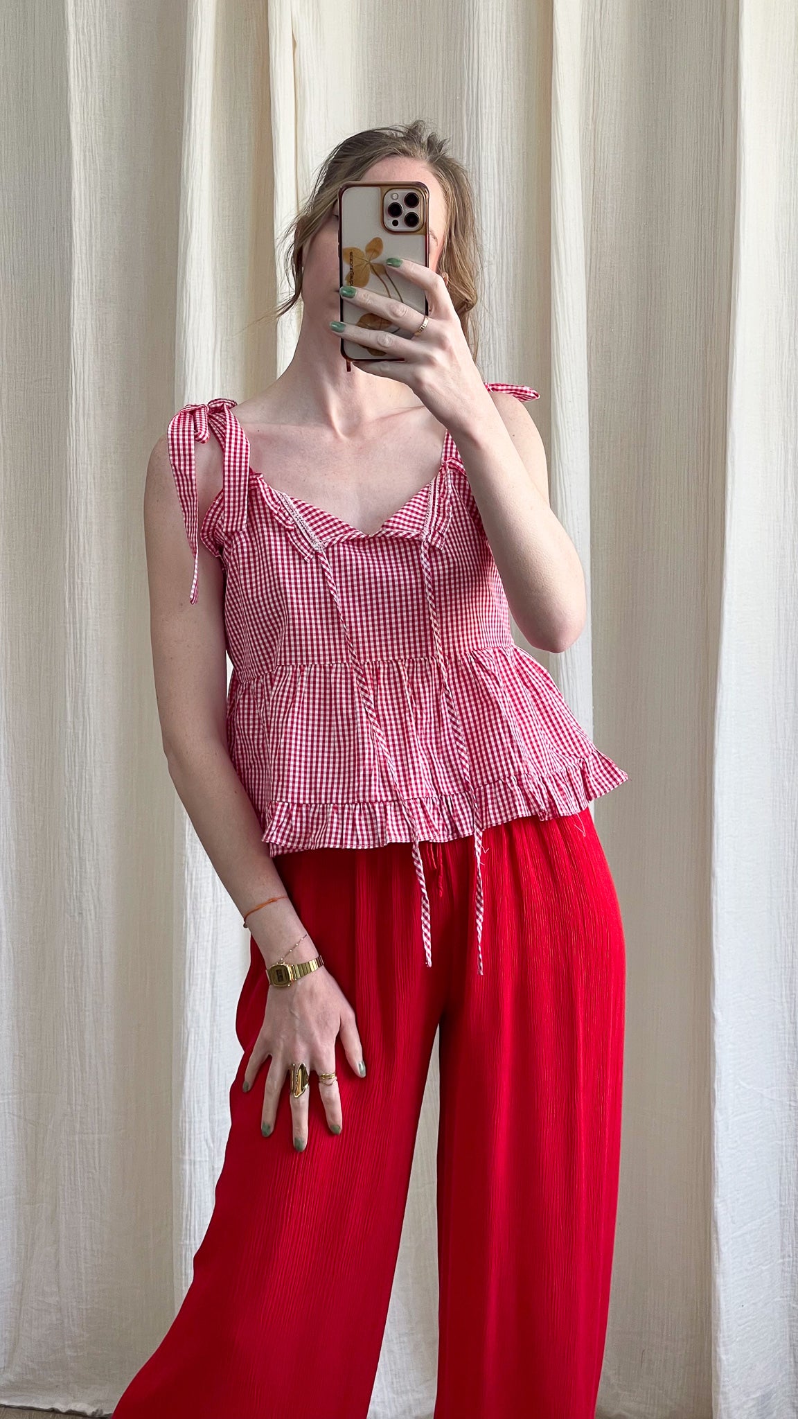 Top femme vichy rouge et blanc à bretelles nouées et basque volantée style cottage core été
