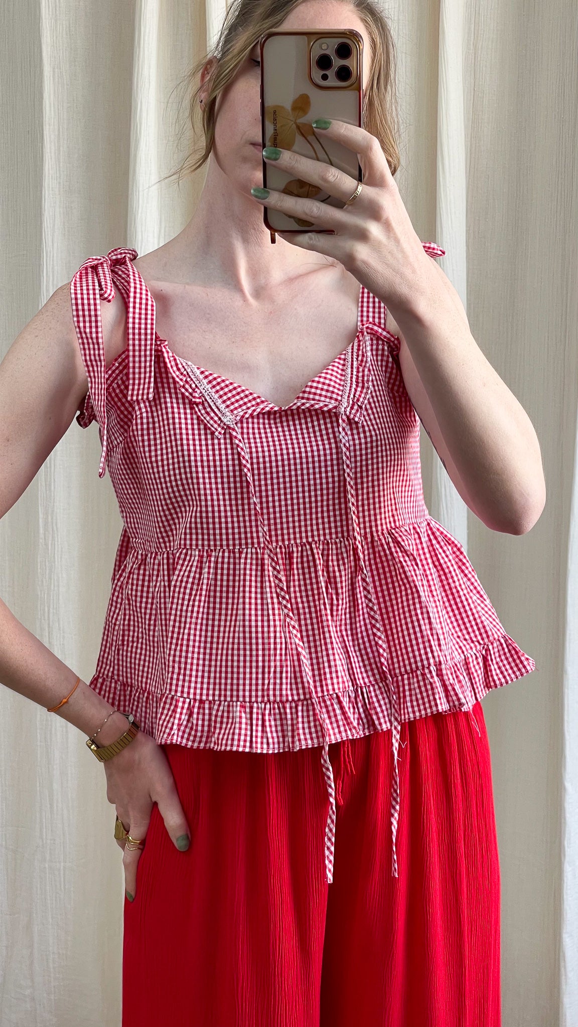 Top vichy rouge et blanc à bretelles nouées et basque volantée style cottage femme