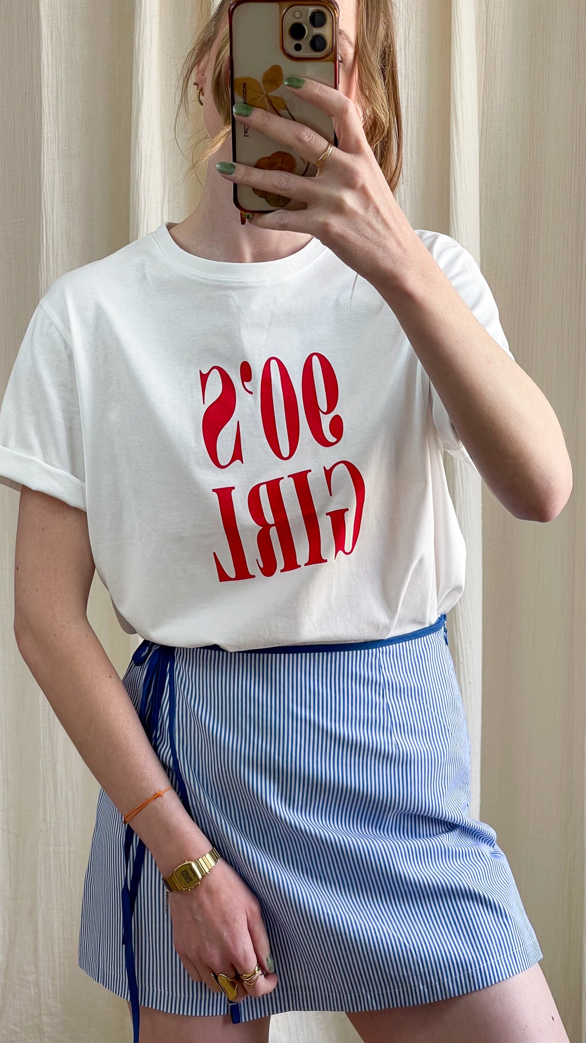 T-shirt blanc oversize 90's girl inscription rouge vintage femme style années 90 décontracté
