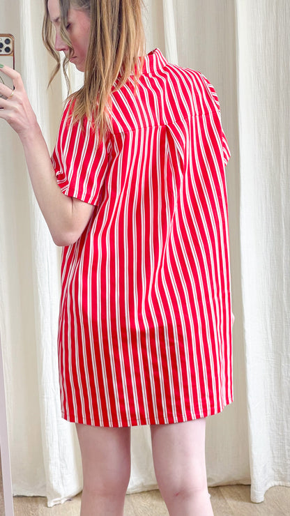 Robe Mia rayée rouge et blanc coupe droite oversize manches courtes style casual chic femme été