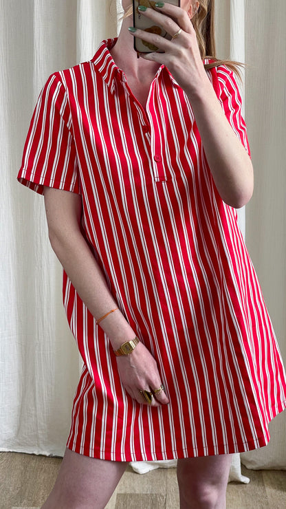 Robe Mia chemise rayée rouge et blanc coupe droite courte manches courtes style casual chic femme été