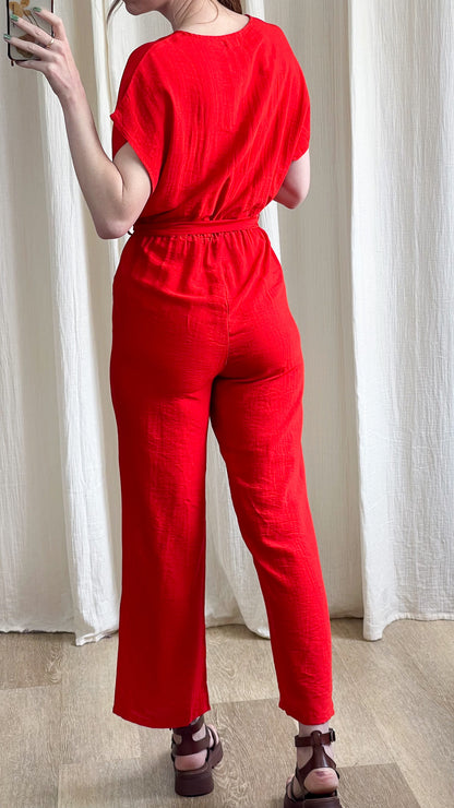 Combinaison Héléna rouge vif manches courtes coupe fluide taille élastique femme style casual chic