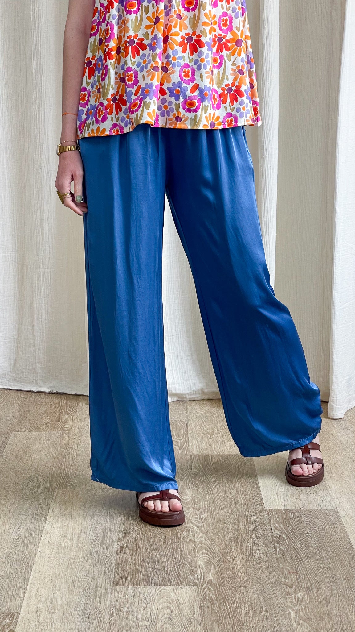 Pantalon large fluide bleu satiné Sophie taille élastique femme style casual chic été