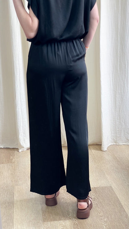 Pantalon Sophie noir fluide taille élastiquée coupe large femme avec top assorti style casual chic