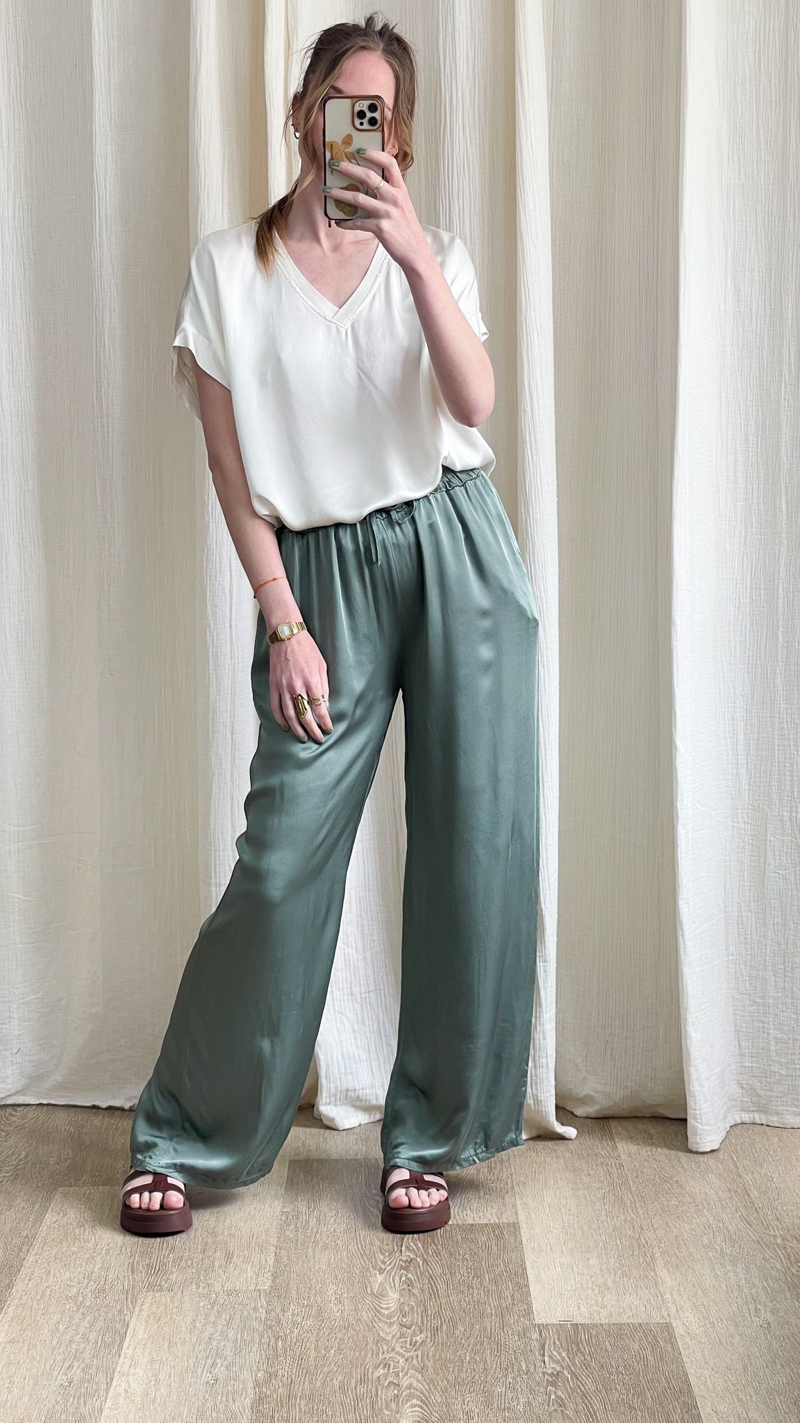 Pantalon Sophie fluide vert sauge satiné coupe large taille élastique femme style casual chic