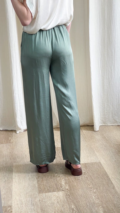 Pantalon fluide vert sauge taille élastique coupe large femme, style casual chic confortable