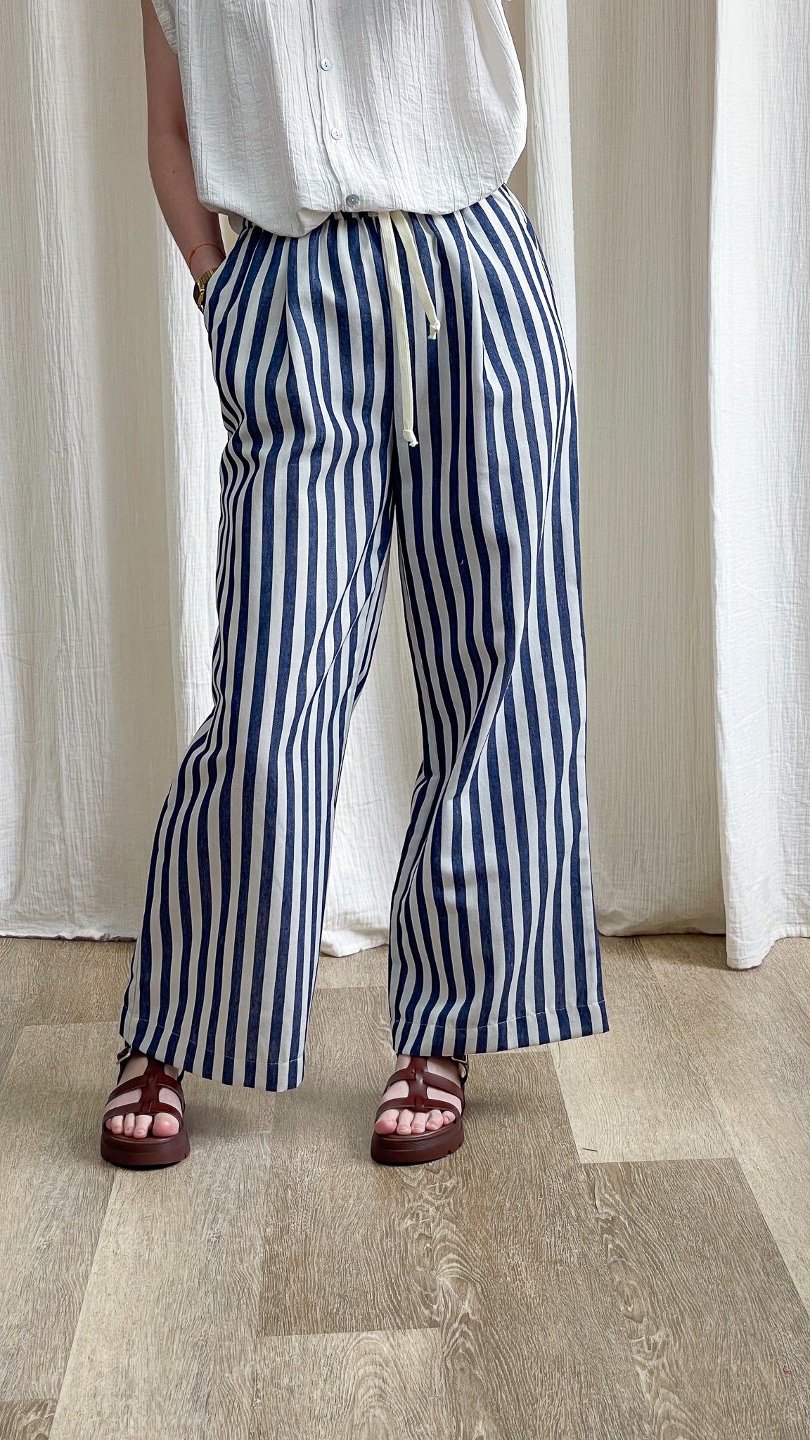 Pantalon Carole large rayé bleu et blanc taille élastique cordon femme style décontracté été