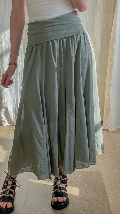 Jupe longue fluide vert sauge taille haute plissée style bohème femme Miranda