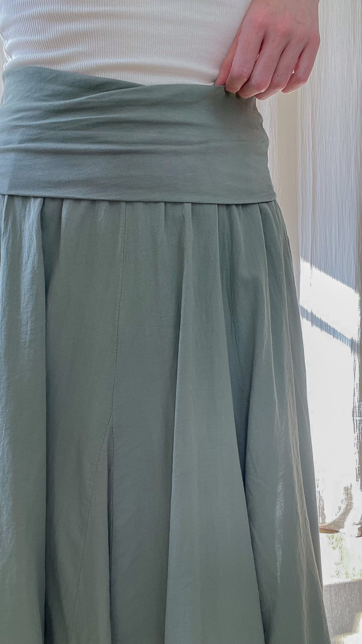 Jupe longue fluide vert sauge taille élastique froncée style bohème femme Miranda