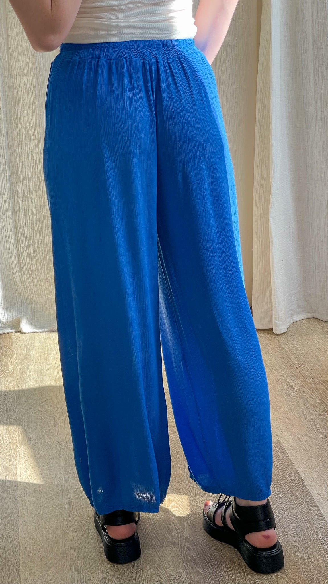 Pantalon large bleu roi en viscose fluide taille élastique femme, coupe ample style palazzo confortable