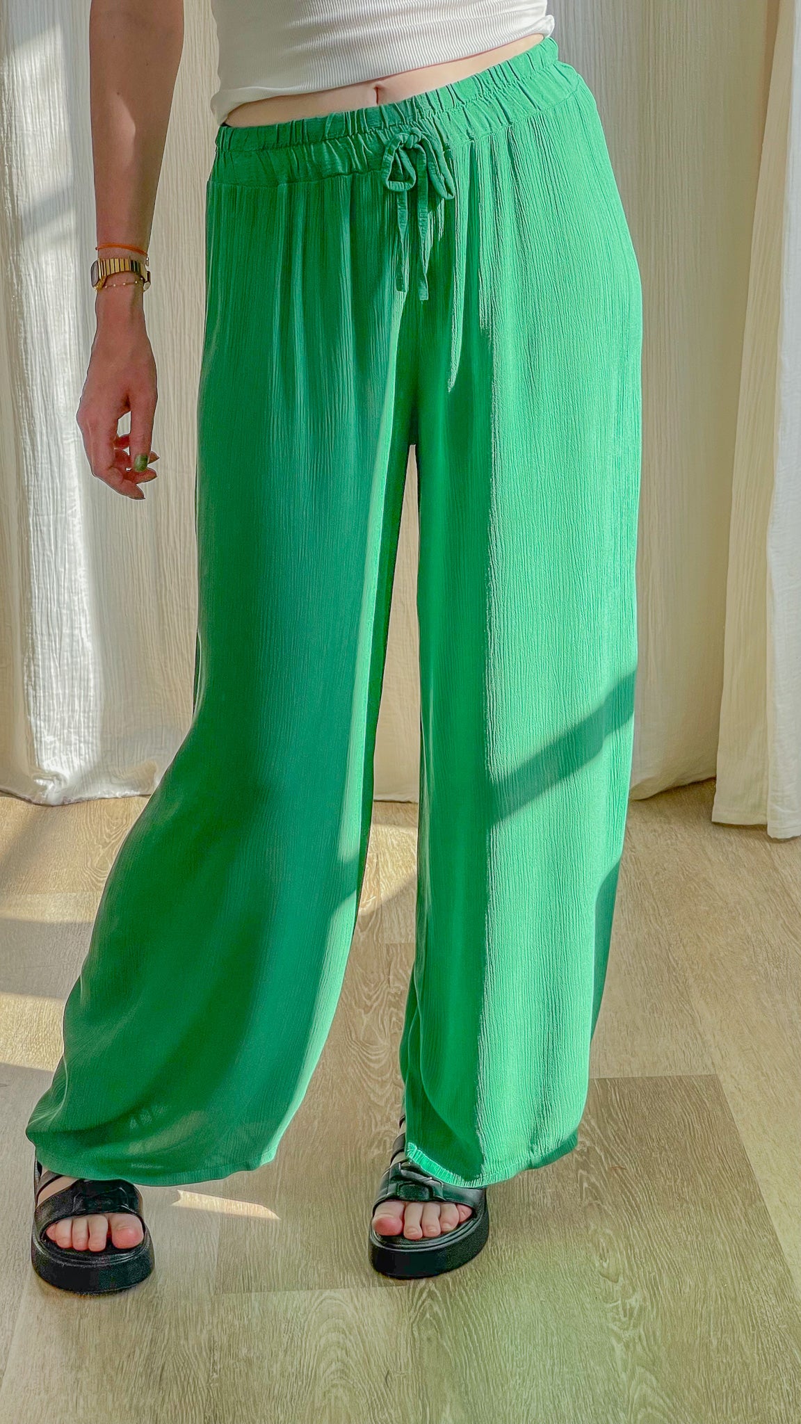 Pantalon large vert fluide en viscose taille élastique avec lien à nouer femme style décontracté été