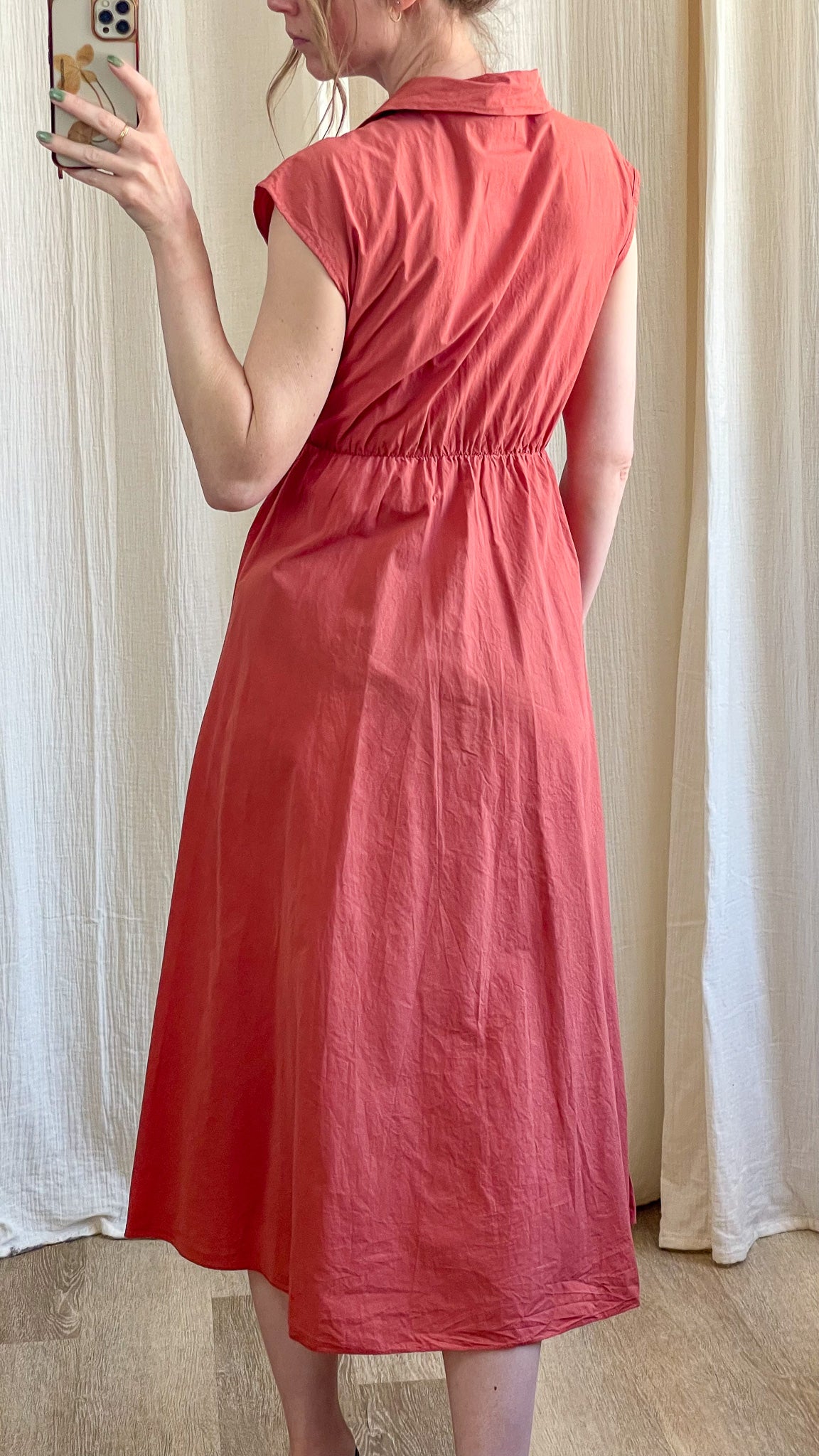 Robe Laurine corail sans manches col chemise taille élastiquée mi-longue fluide été femme