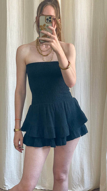 Combishort bustier noir Julia en gaze de coton à volants superposés, tenue été femme tendance